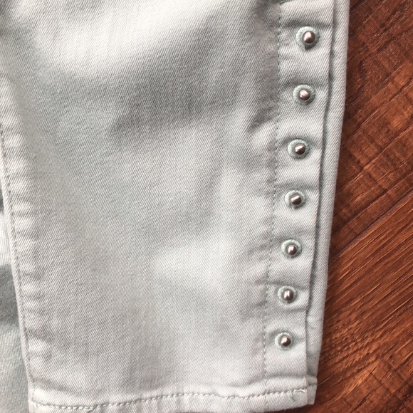 Chico’s So Slimming Girlfriend Ankle Jean in Pale/Mint Green - Picture 5 of 5